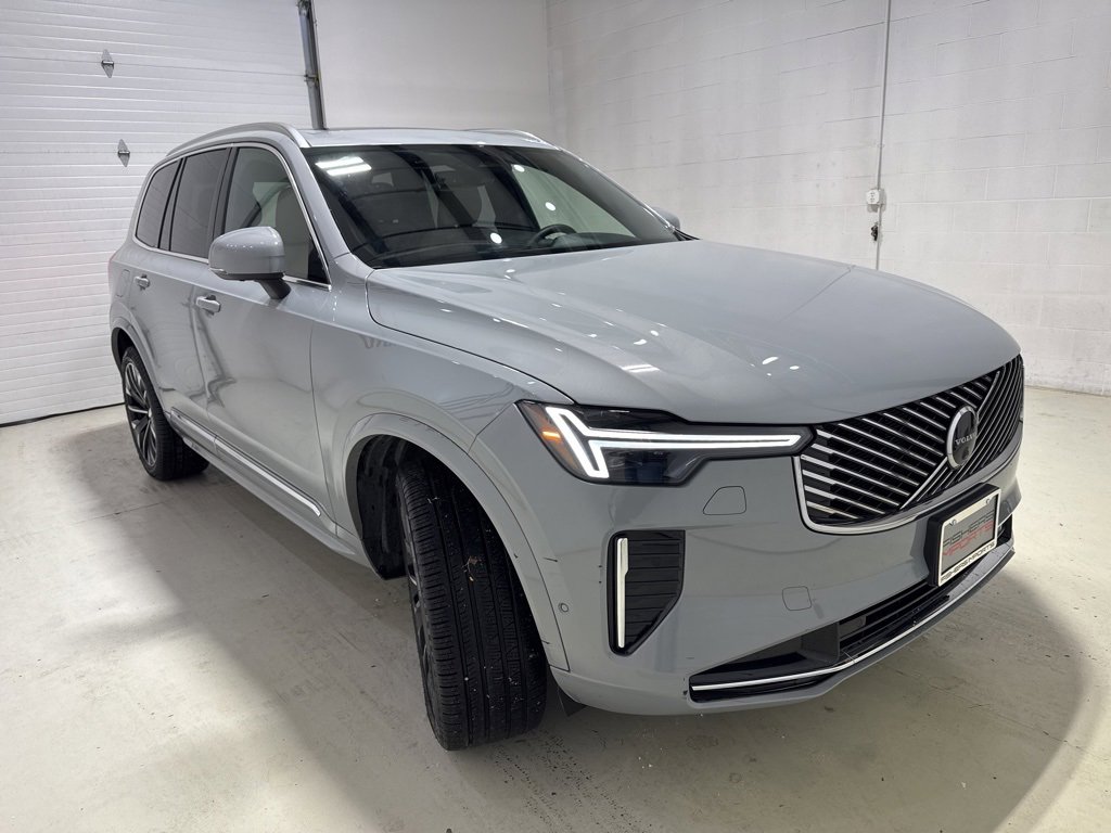 Used 2025 Volvo XC90 B6 Plus image 3