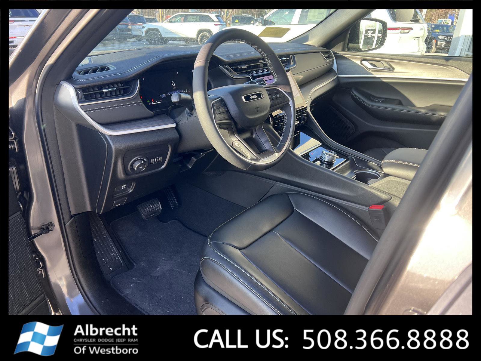 New 2025 Jeep Grand Cherokee Limited w/ Trailer Tow Package image 9