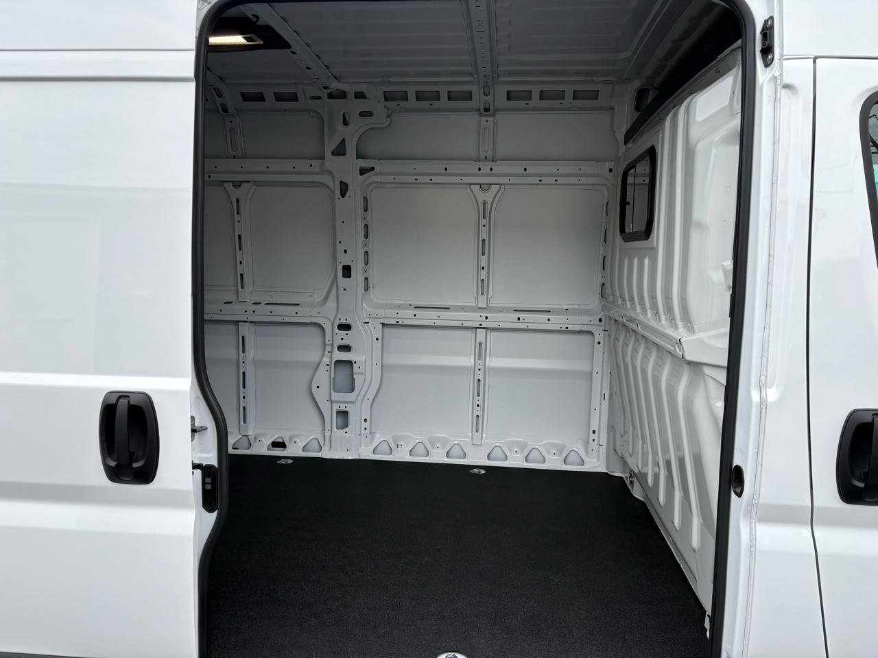 Used 2024 RAM ProMaster 2500 w/ Quick Order Package 22G SLT image 15