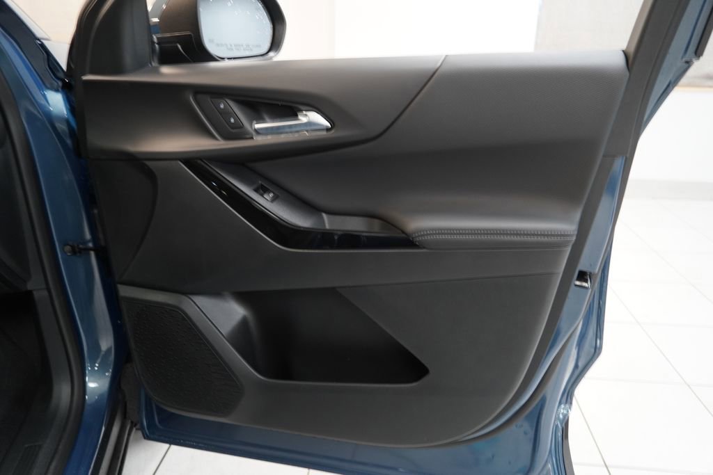 New 2026 Chevrolet Equinox LT w/ Convenience Package II FWD image 35