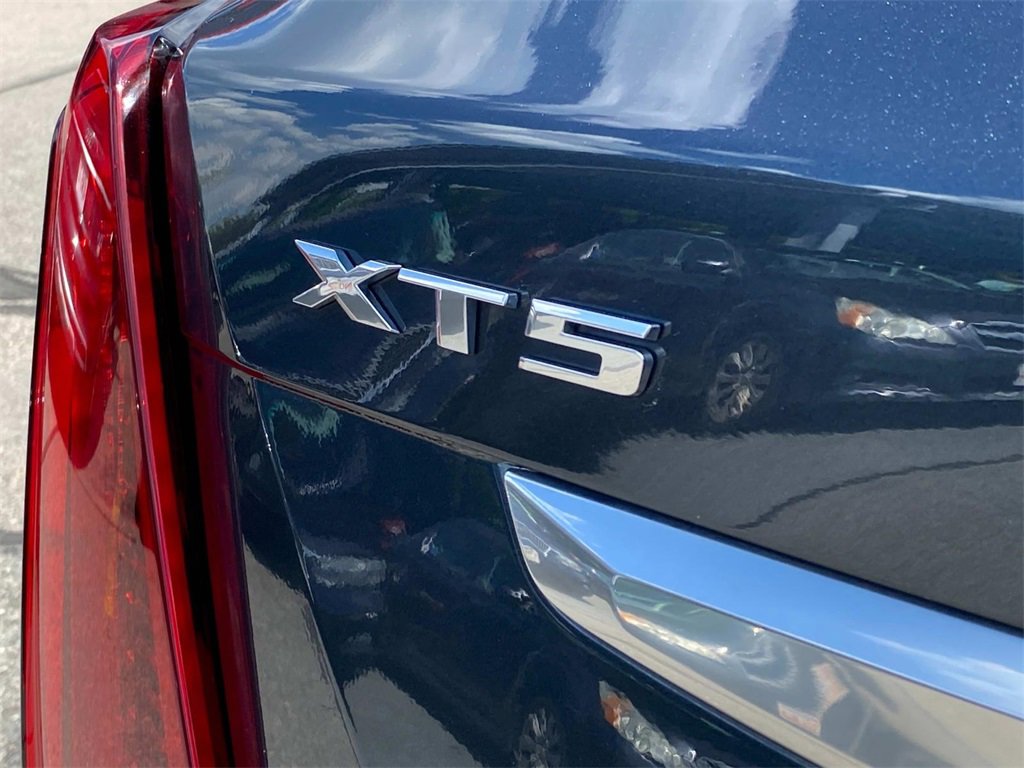 Used 2021 Cadillac XT5 Premium Luxury image 11