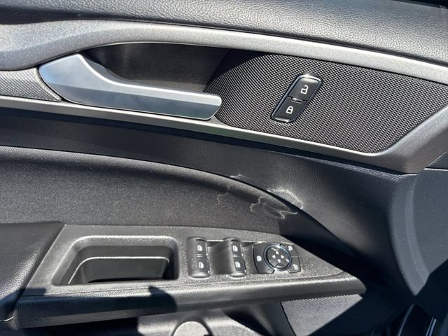 Used 2020 Ford Fusion SE FWD image 18