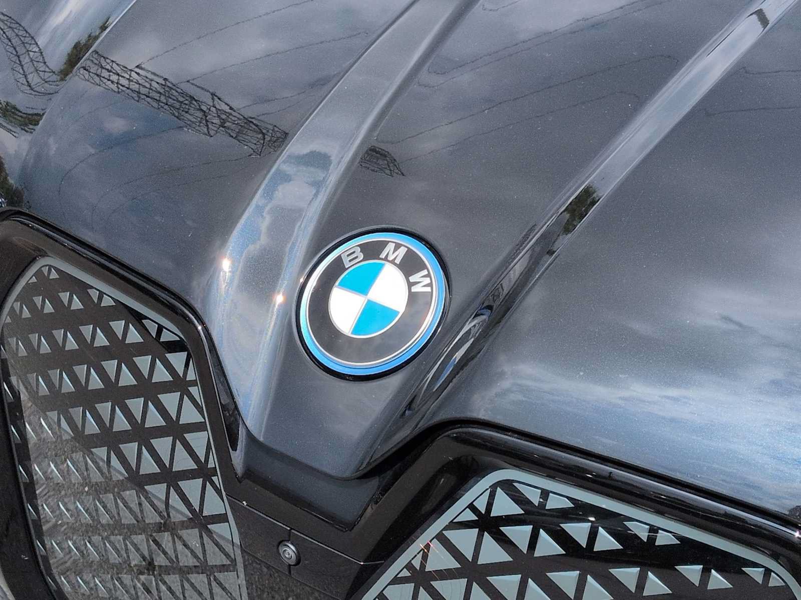 Used 2024 BMW iX xDrive50 w/ Premium Package AWD/4WD image 12