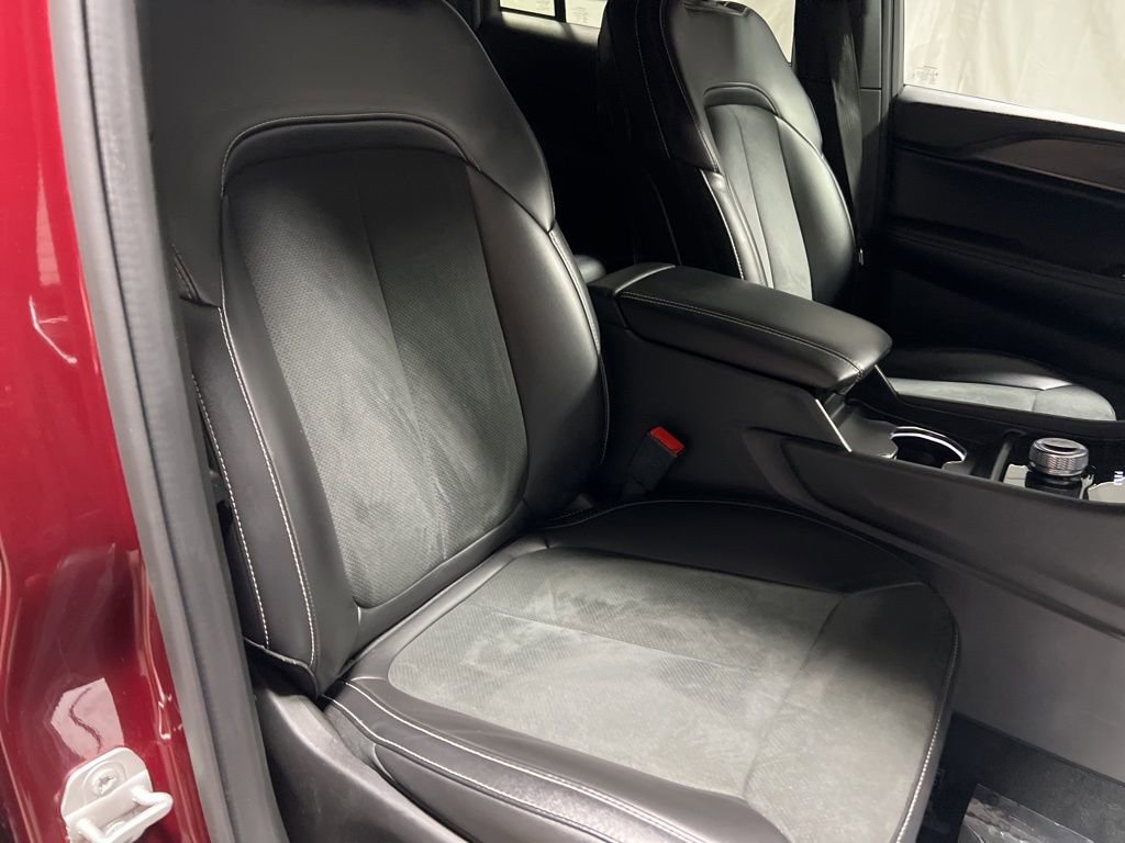Used 2025 Jeep Grand Cherokee Altitude AWD/4WD image 10
