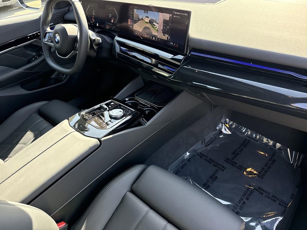 Used 2025 BMW 530i xDrive w/ Premium Package image 29