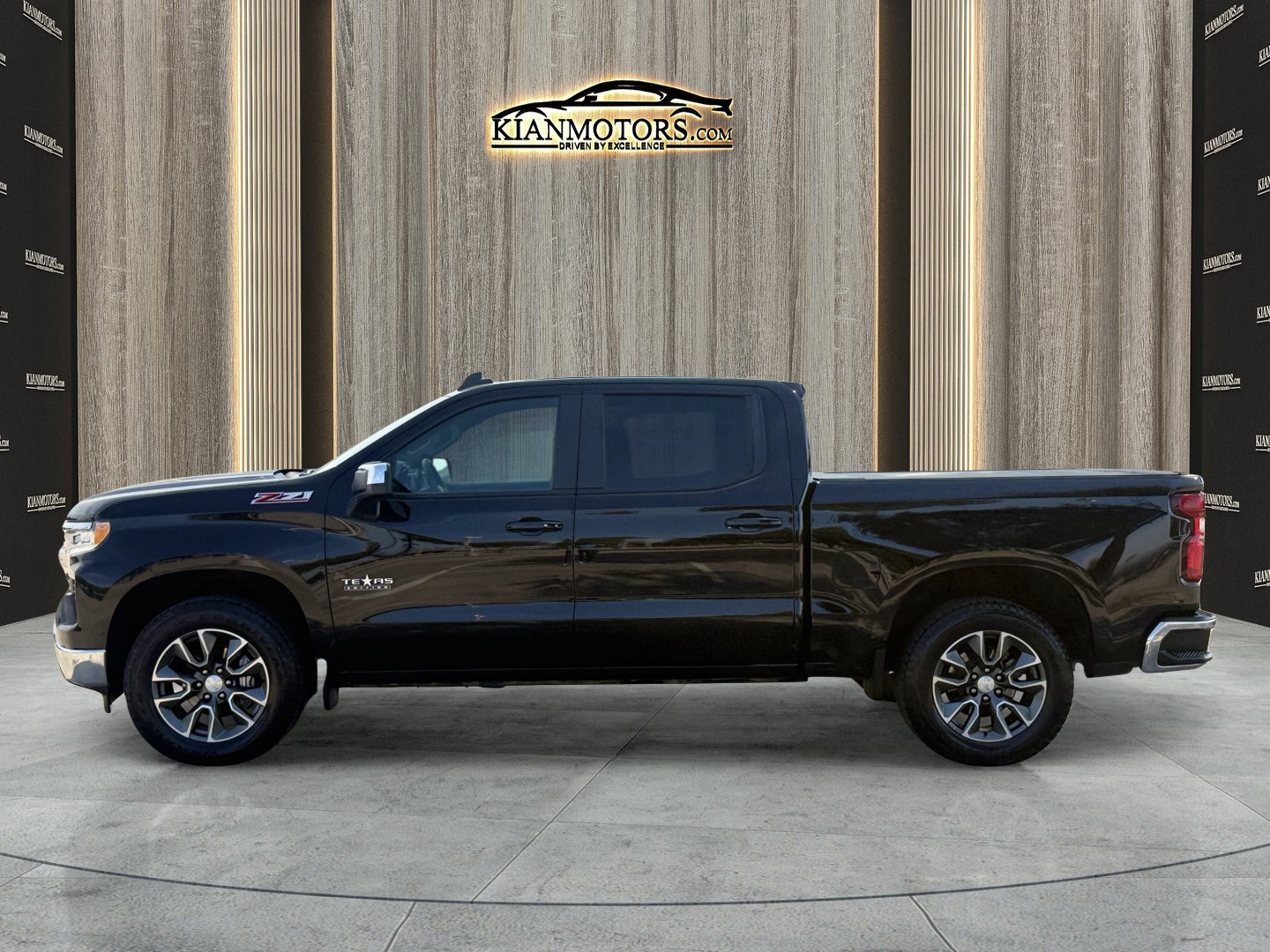 Used 2023 Chevrolet Silverado 1500 LT w/ Z71 Off-Road Package AWD/4WD image 4