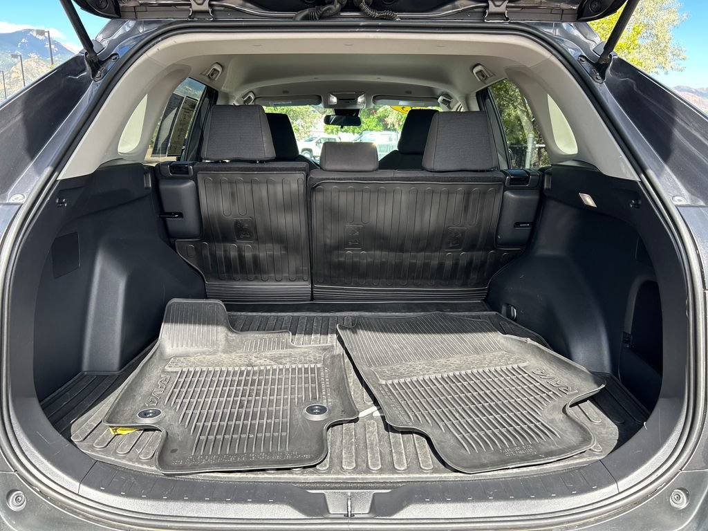 Used 2023 Toyota RAV4 LE AWD/4WD image 5