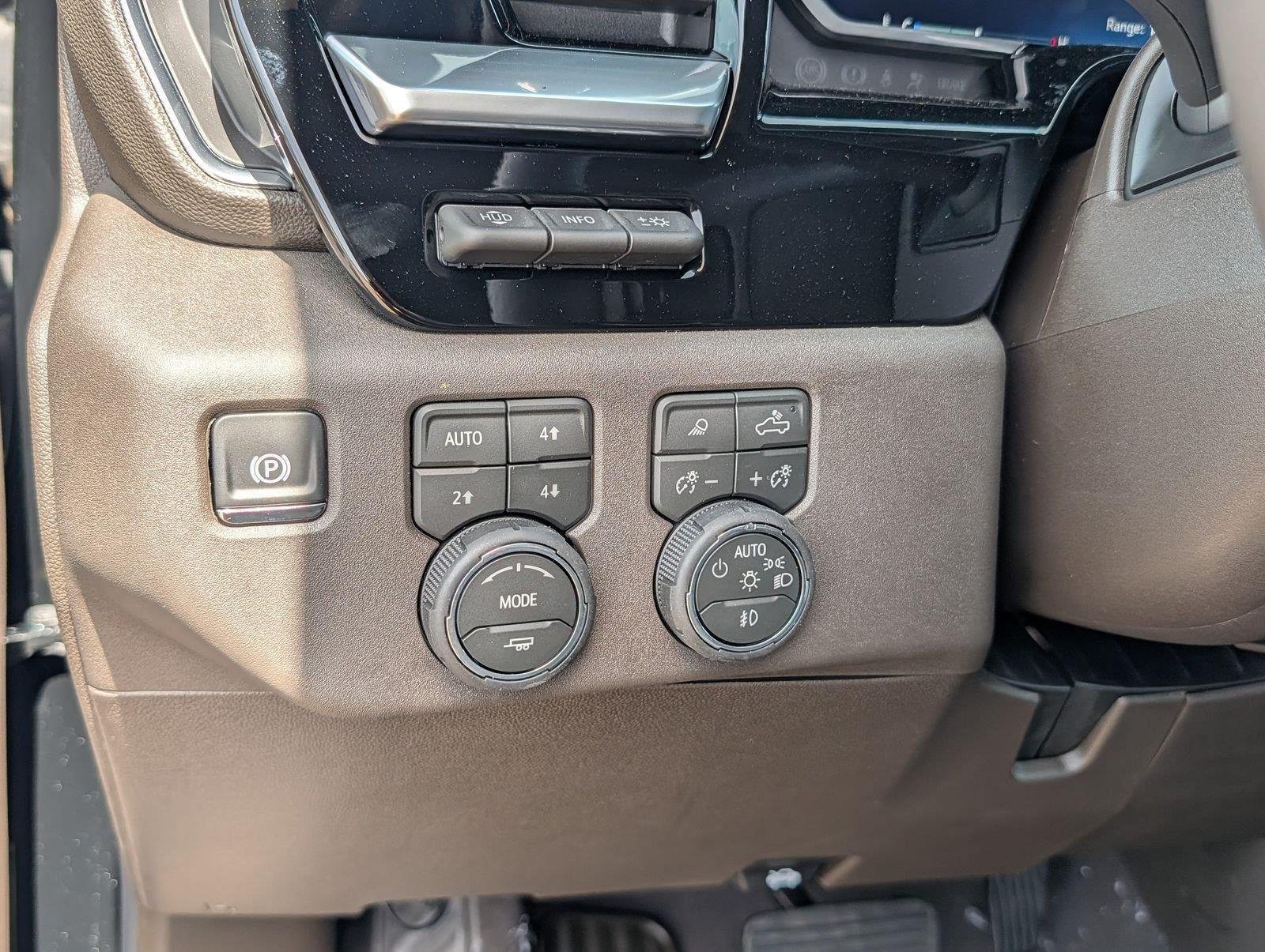 New 2026 Chevrolet Silverado 2500 LTZ w/ LTZ Convenience Package AWD/4WD image 16