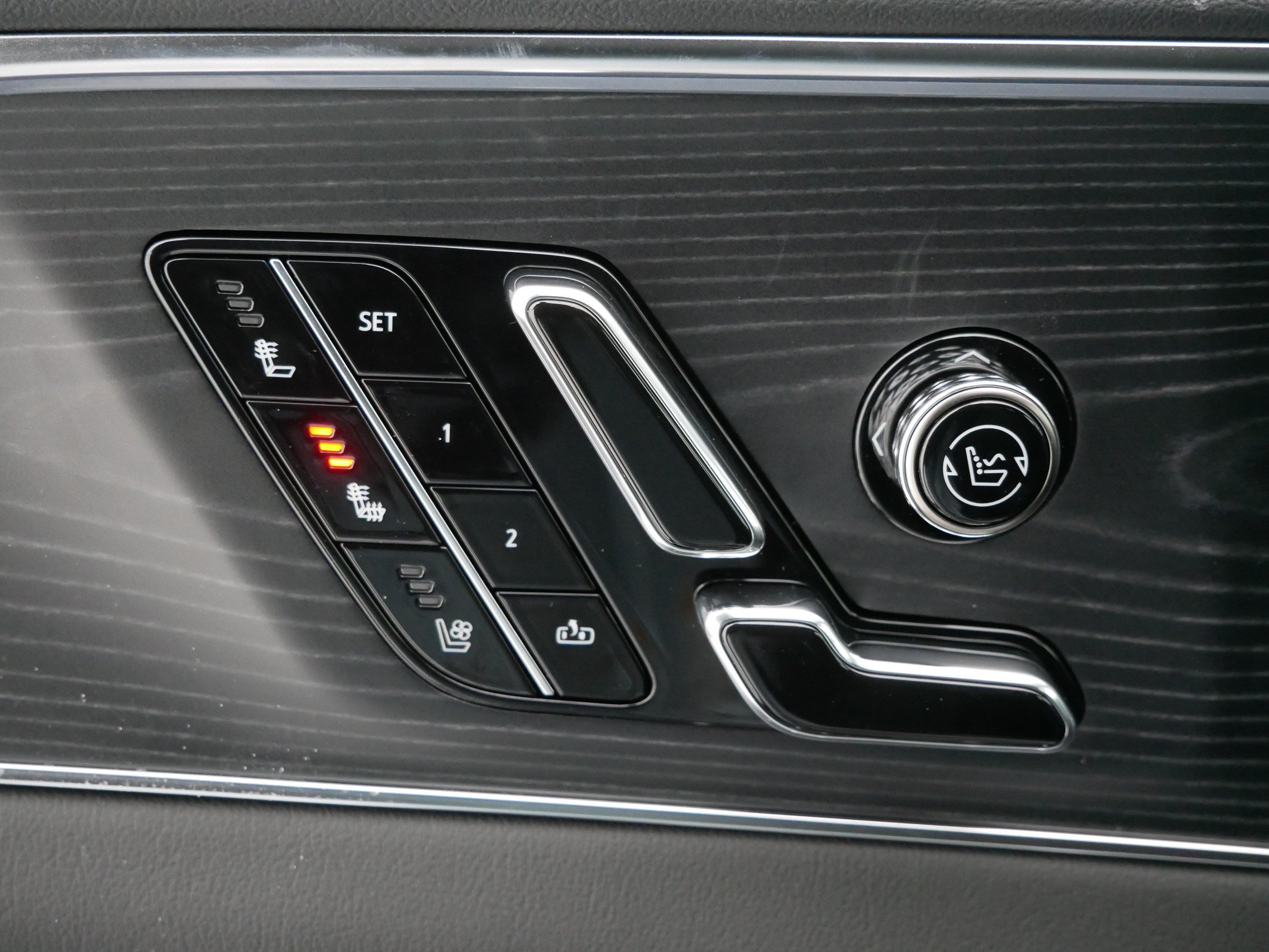 Used 2026 Cadillac Lyriq Premium Sport w/ LPO, Floor Liner Package AWD/4WD image 18