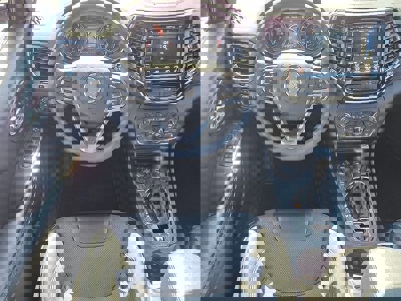 Used 2022 Jeep Cherokee Limited image 10