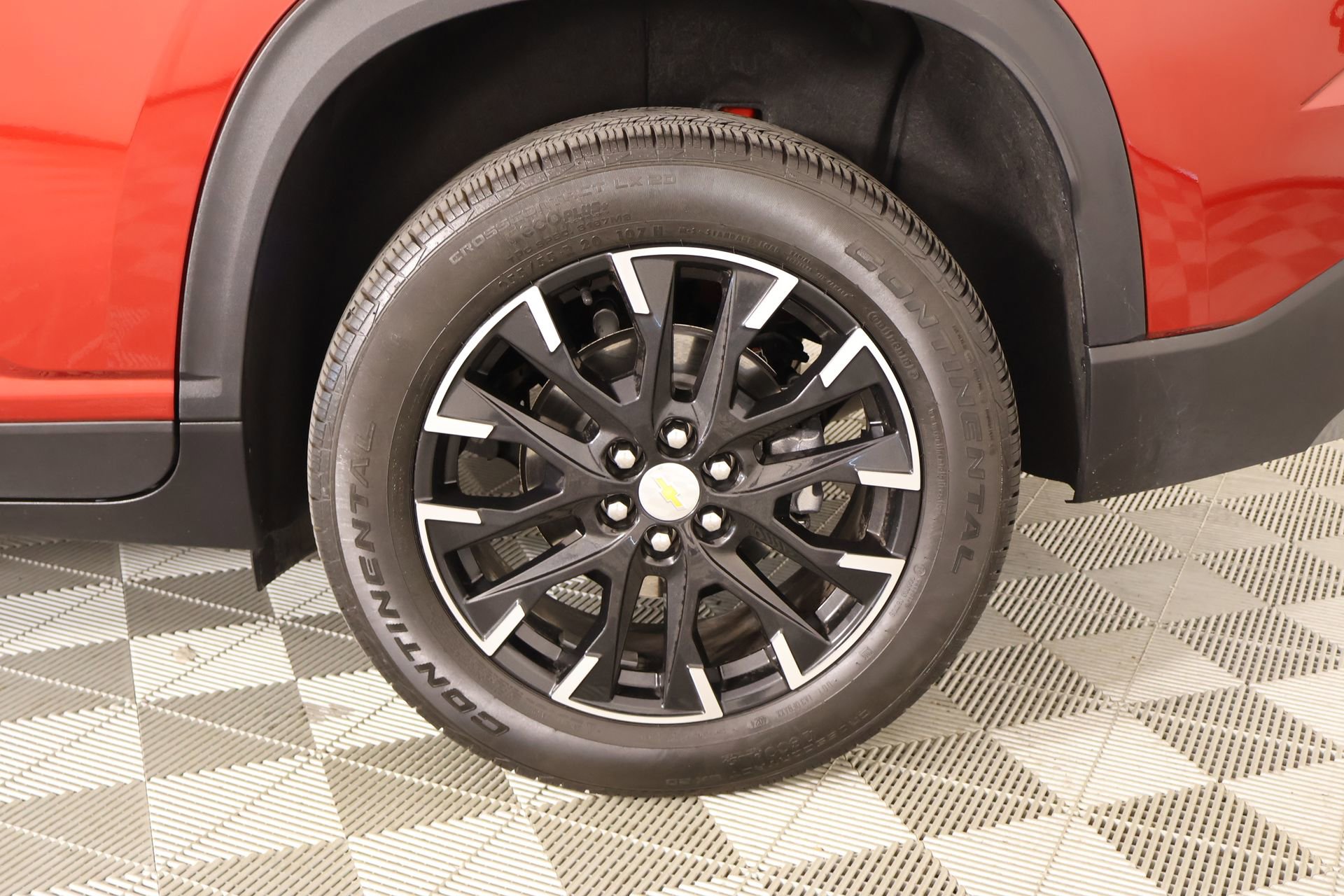 Used 2025 Chevrolet Traverse LT w/ Sun and Wheel Package image 19