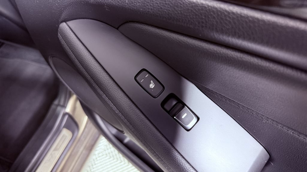 Used 2014 Kia Cadenza Premium w/ Technology Package FWD image 22