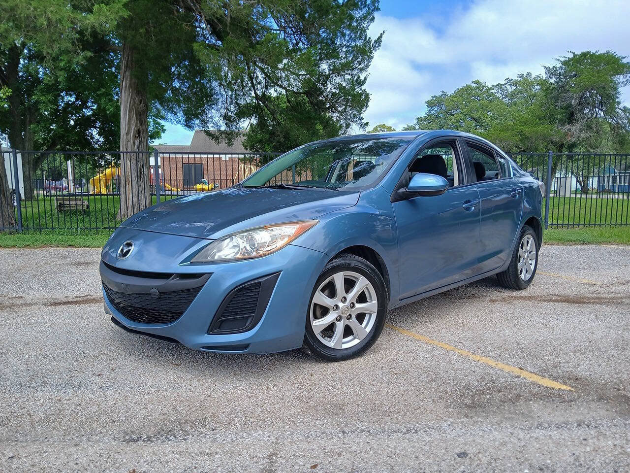 Used 2011 MAZDA MAZDA3 i Touring FWD image 2