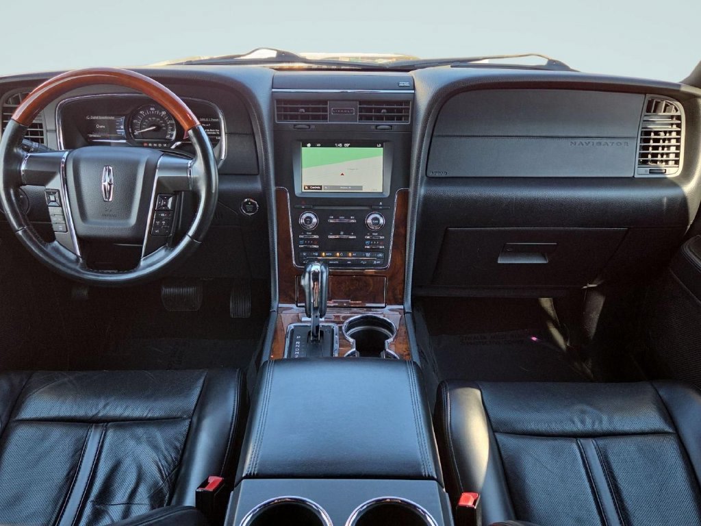 Used 2017 Lincoln Navigator Select AWD/4WD image 26