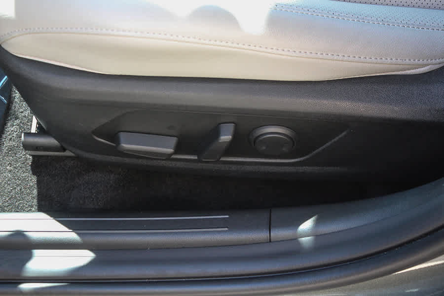 Certified 2026 Hyundai Elantra Limited FWD image 27