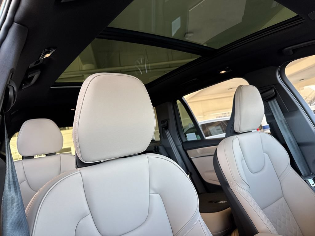 New 2026 Volvo XC90 B6 Plus w/ Protection Package Premier AWD/4WD image 17