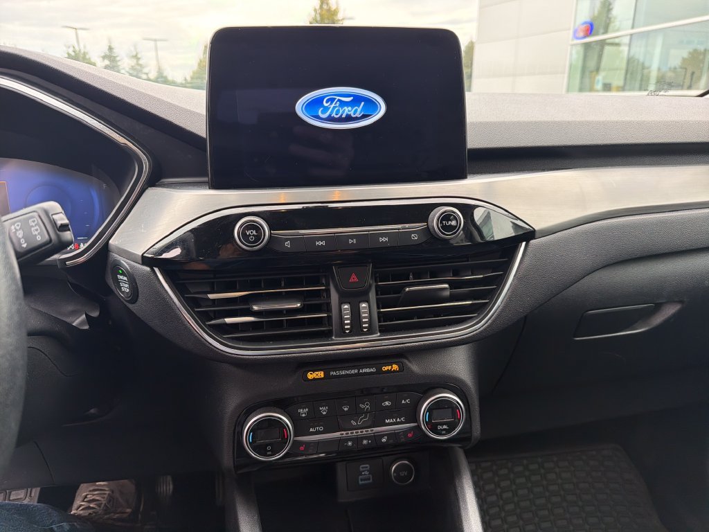 Used 2021 Ford Escape Titanium AWD/4WD image 17