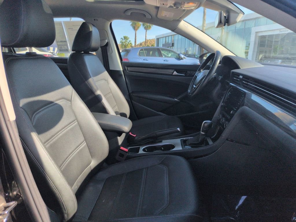 Used 2020 Volkswagen Passat 2.0T R-Line image 21
