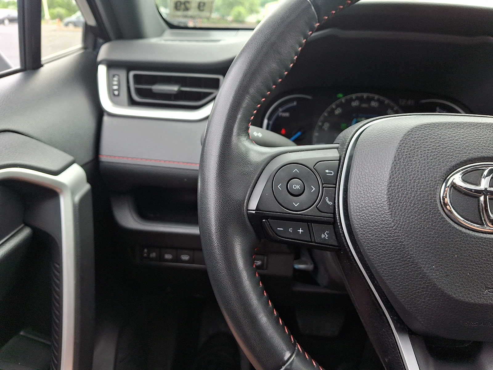 Used 2024 Toyota RAV4 SE w/ Weather & Moonroof Package AWD/4WD image 21