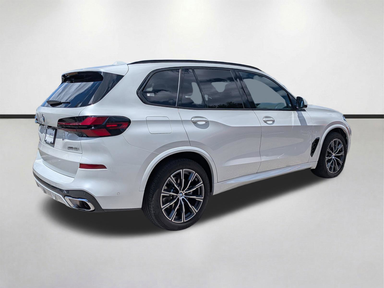 Used 2026 BMW X5 xDrive40i w/ M Sport Package AWD/4WD image 4