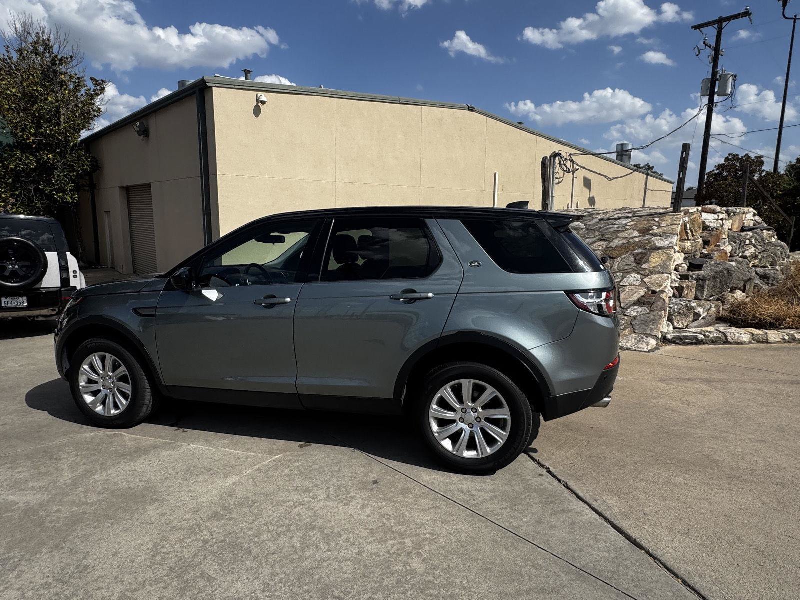 Used 2017 Land Rover Discovery Sport SE AWD/4WD image 4