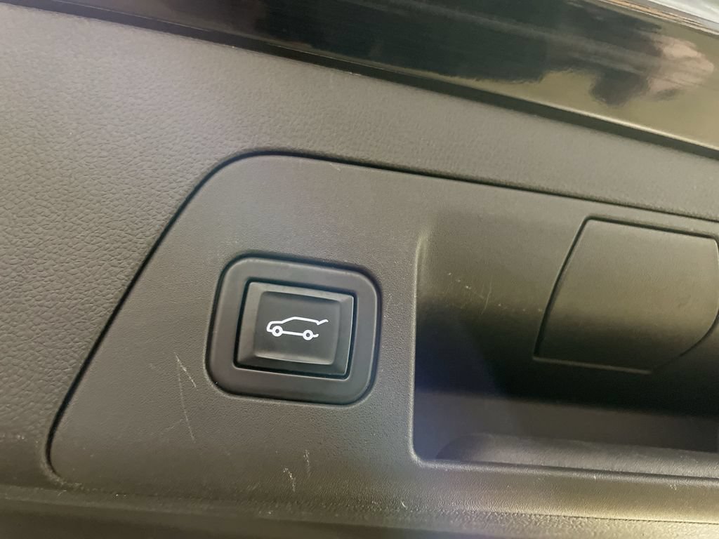Used 2021 Buick Envision Essence w/ Technology Package I FWD image 27