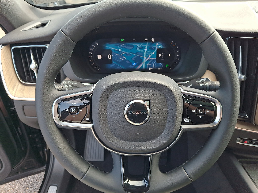 New 2027 Volvo XC60 B5 Plus AWD/4WD image 17
