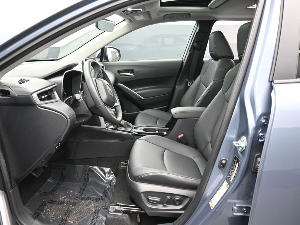 Used 2024 Toyota Corolla Cross XLE w/ Convenience Package image 33
