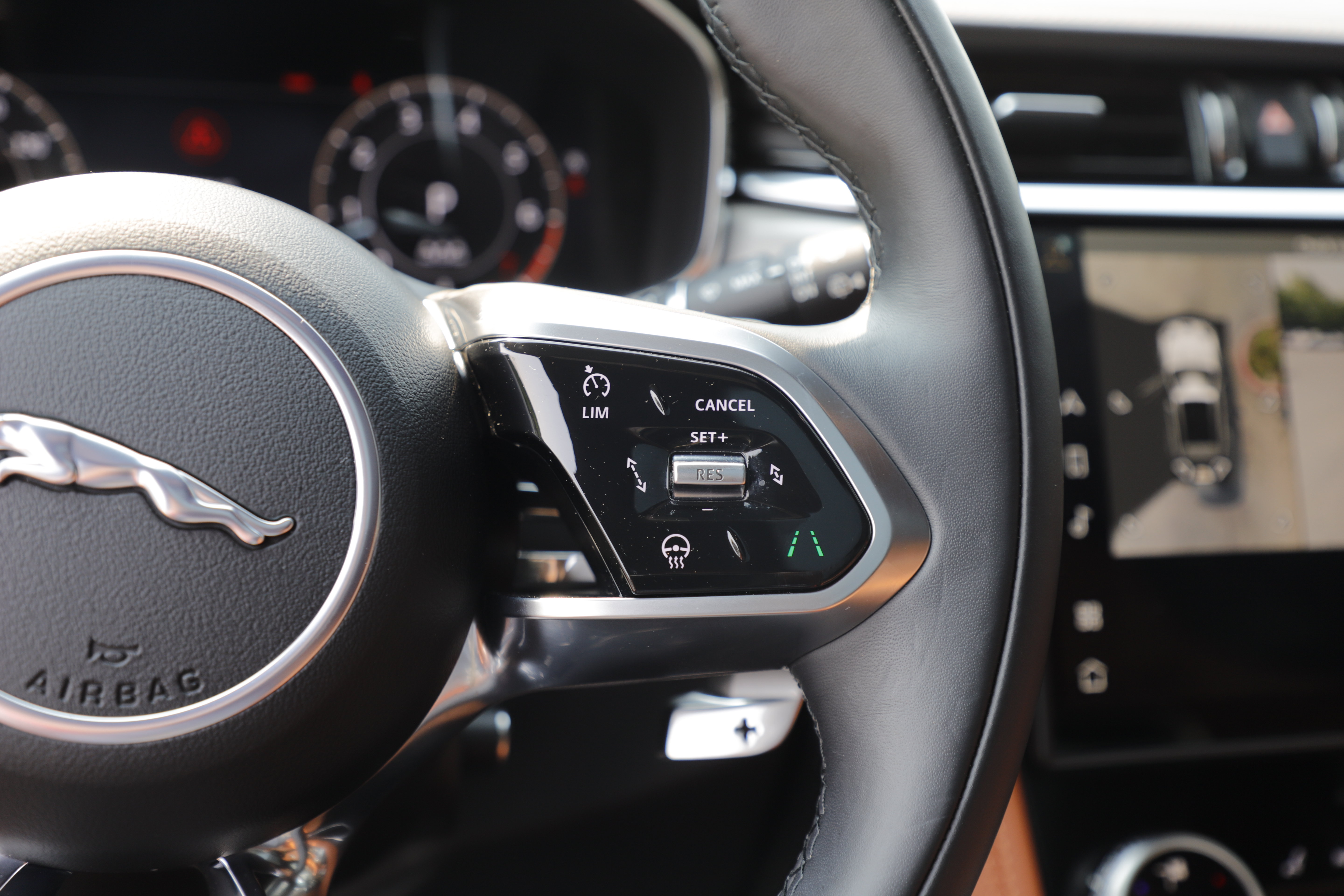 Certified 2025 Jaguar F-PACE R-Dynamic S AWD/4WD image 23