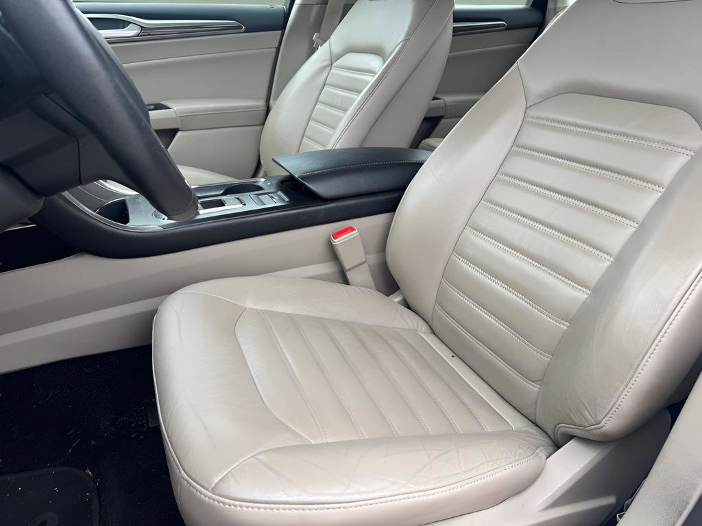 Used 2017 Ford Fusion SE w/ Fusion SE Technology Package image 20