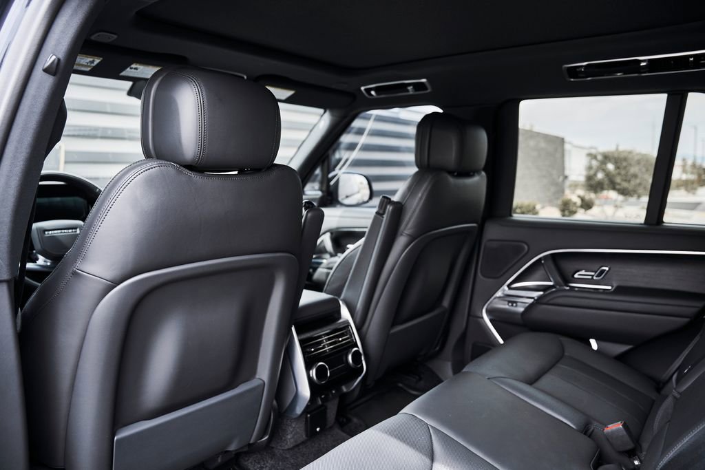 Used 2025 Land Rover Range Rover SE AWD/4WD image 36