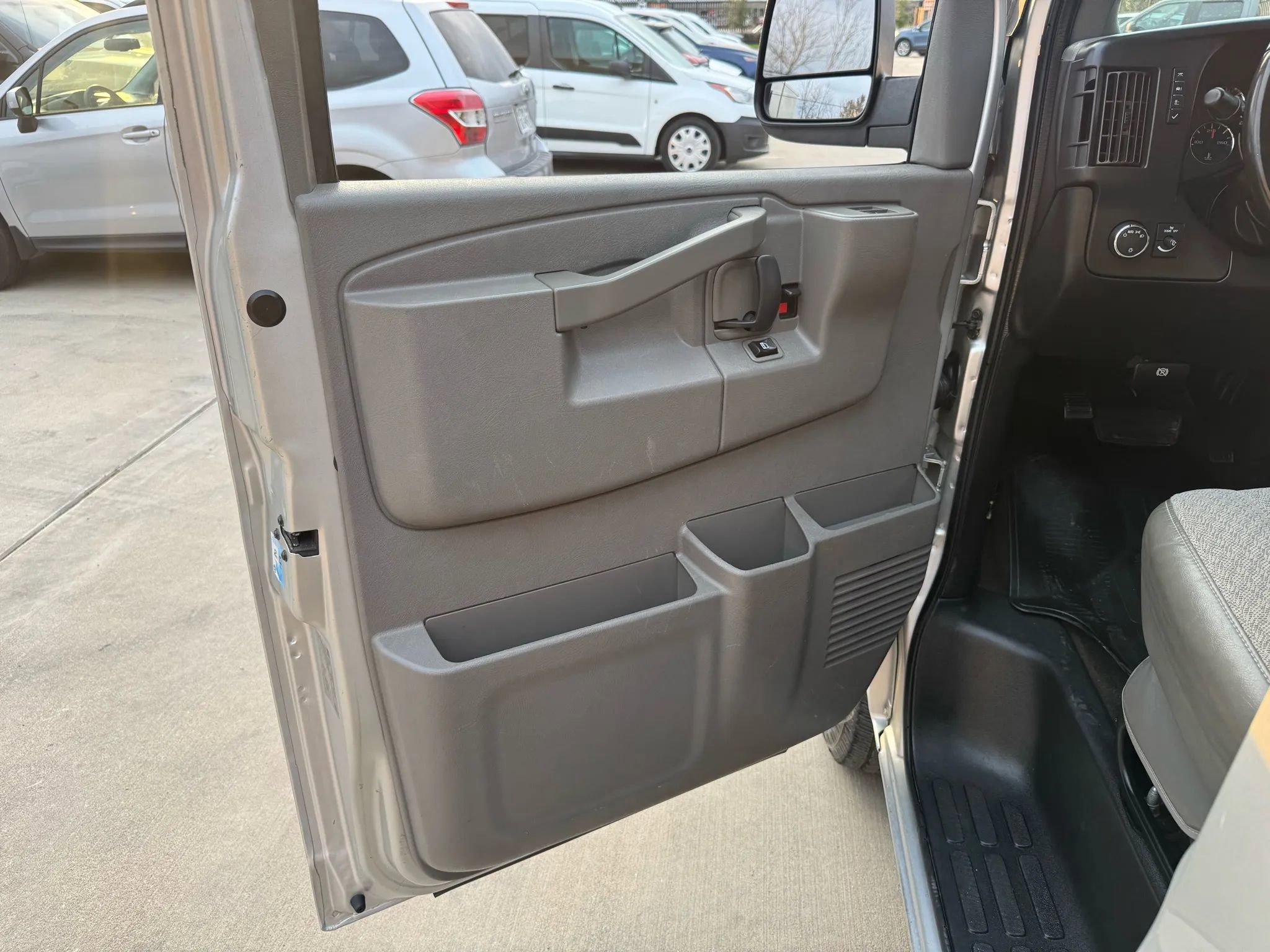 Used 2017 Chevrolet Express 3500 LT w/ LT Preferred Equipment Group image 21