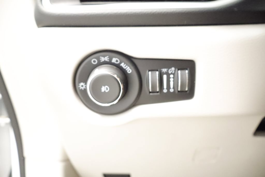 Certified 2023 Chrysler Pacifica Touring-L FWD image 17
