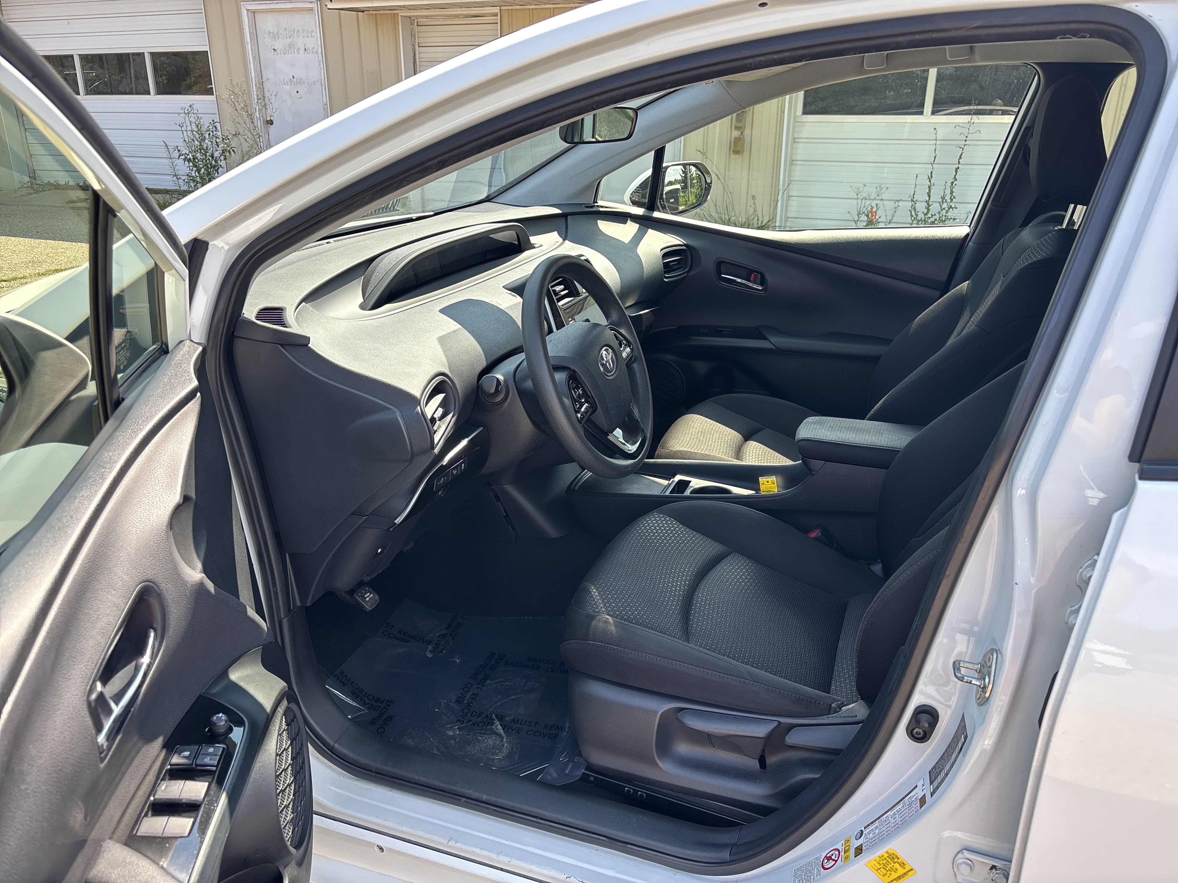 Used 2022 Toyota Prius LE FWD image 14