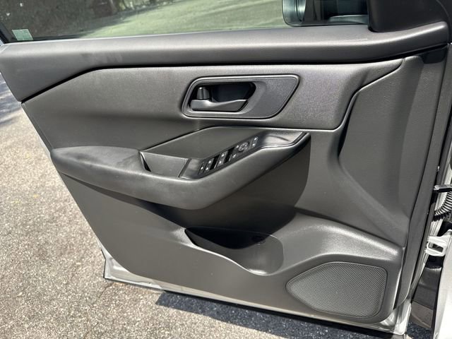 Used 2024 Nissan Rogue S FWD image 24