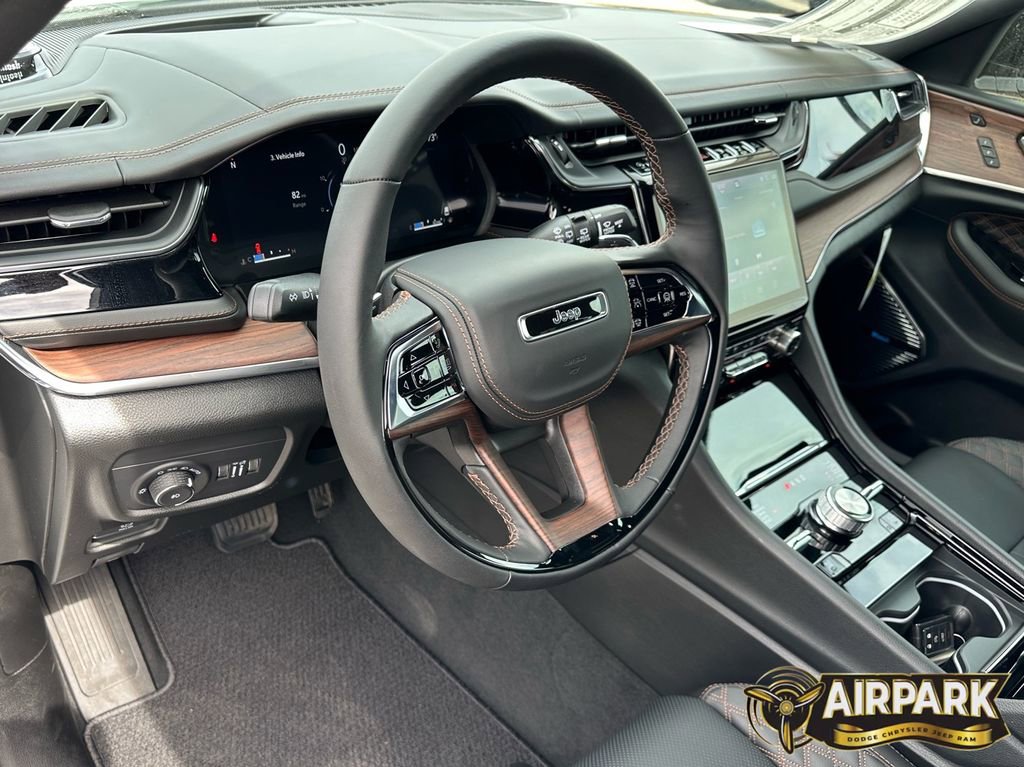 New 2025 Jeep Grand Cherokee Summit w/ Adv Protech Group IV AWD/4WD image 16
