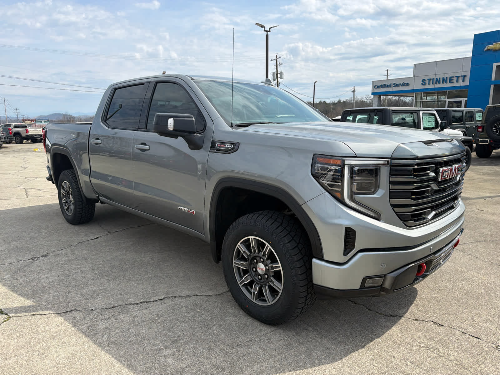 Used 2024 GMC Sierra 1500 AT4 w/ Technology Package AWD/4WD image 4