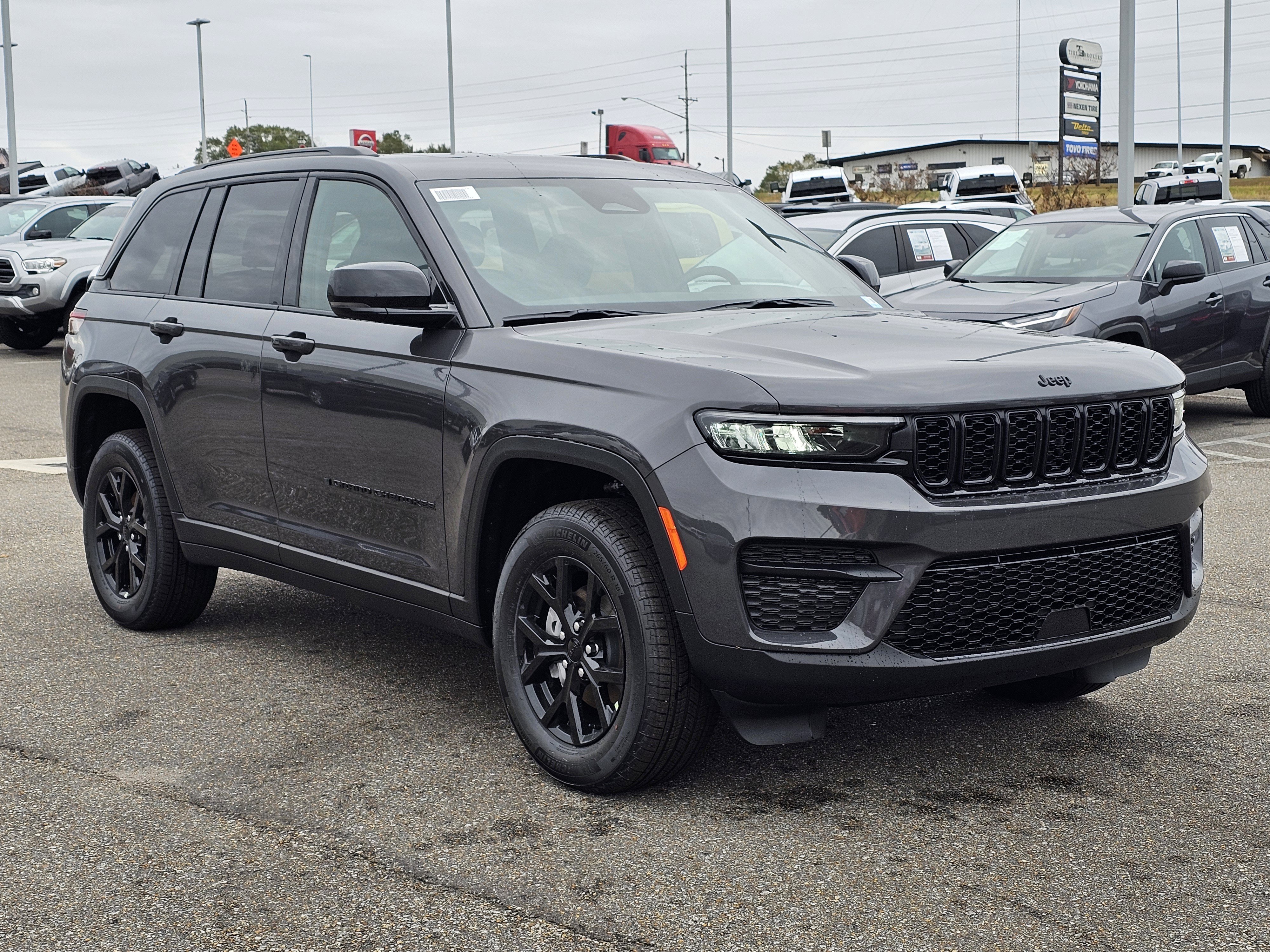 New 2025 Jeep Grand Cherokee Altitude image 5