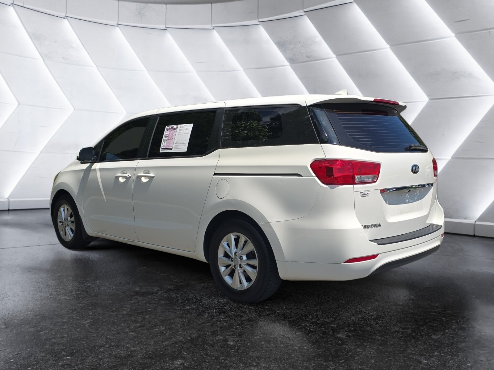Used 2018 Kia Sedona L FWD image 3