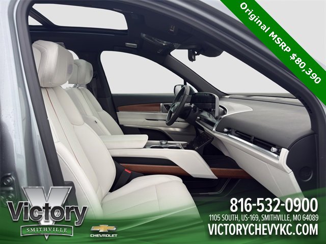 Used 2026 Cadillac Vistiq Sport image 17