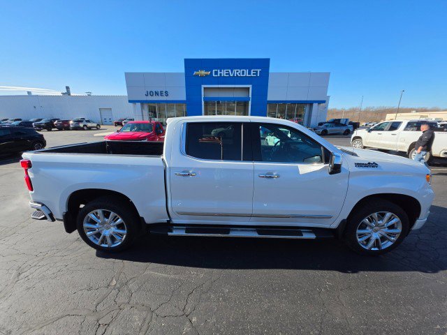 Used 2023 Chevrolet Silverado 1500 High Country w/ High Country Premium Package AWD/4WD image 6