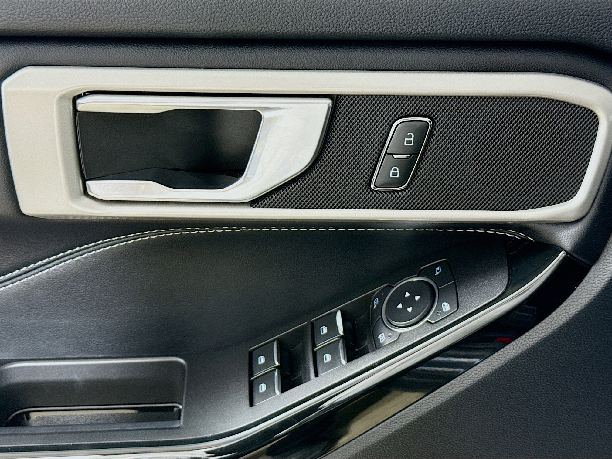 Used 2022 Ford Explorer ST image 21