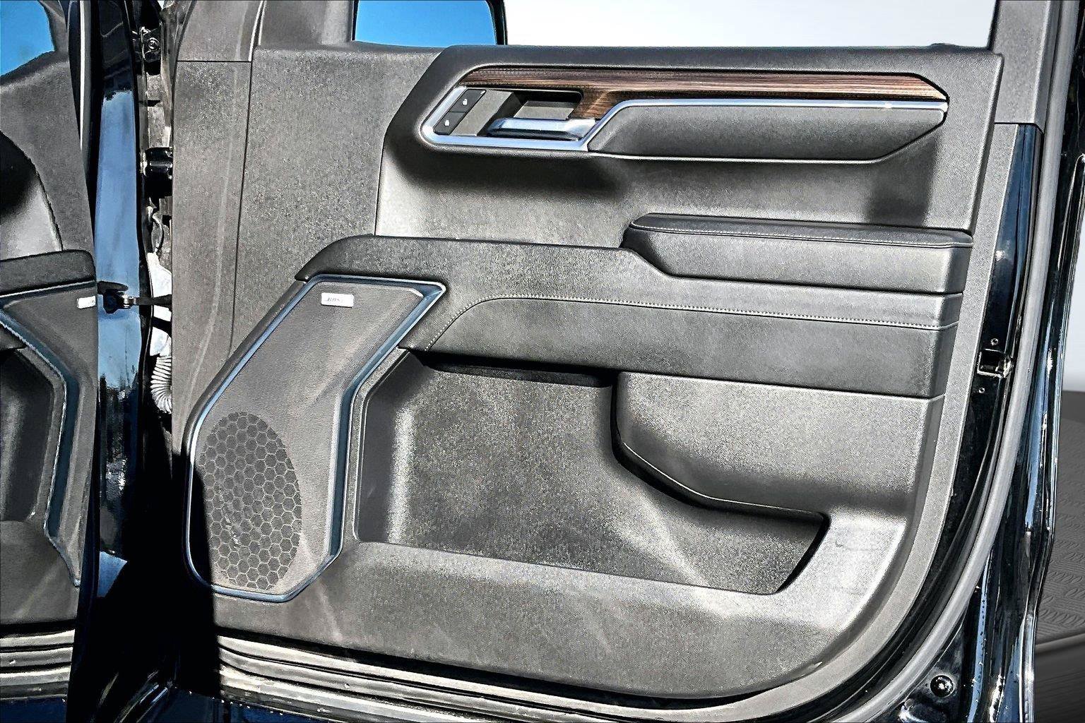Used 2024 Chevrolet Silverado 1500 LT Trail Boss w/ Convenience Package II AWD/4WD image 25