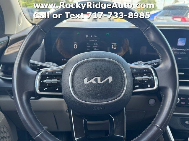 Used 2025 Kia Carnival FWD image 12