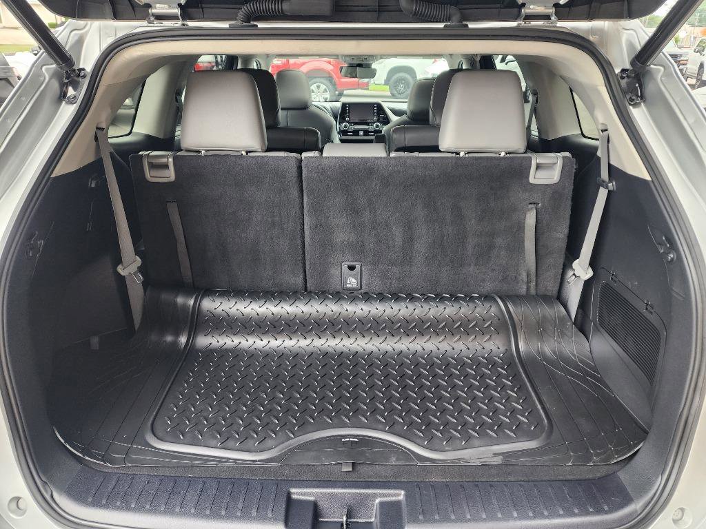 Used 2022 Toyota Highlander XLE AWD/4WD image 5