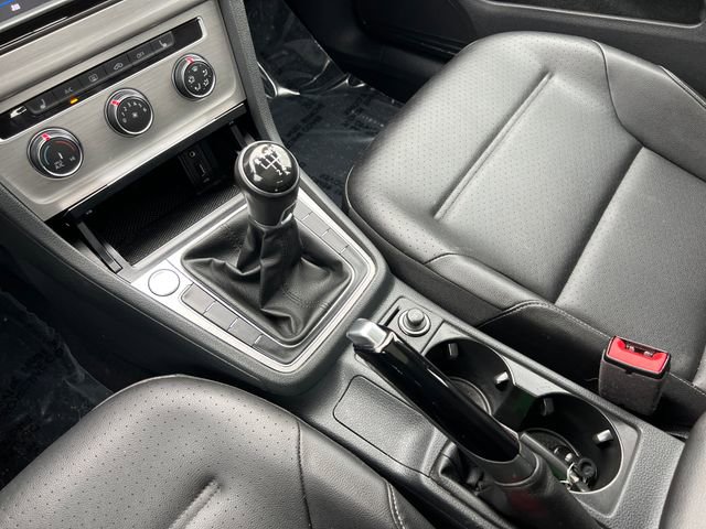 Used 2017 Volkswagen Golf Wolfsburg Edition image 28