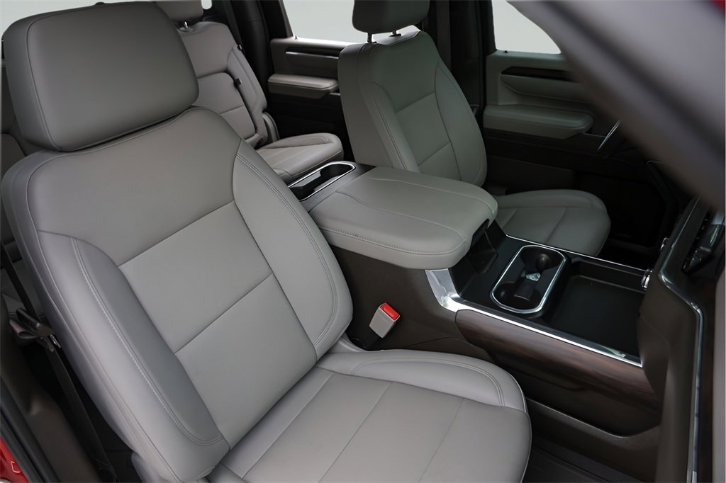 Used 2024 GMC Sierra 3500 SLT w/ SLT Premium Package image 31