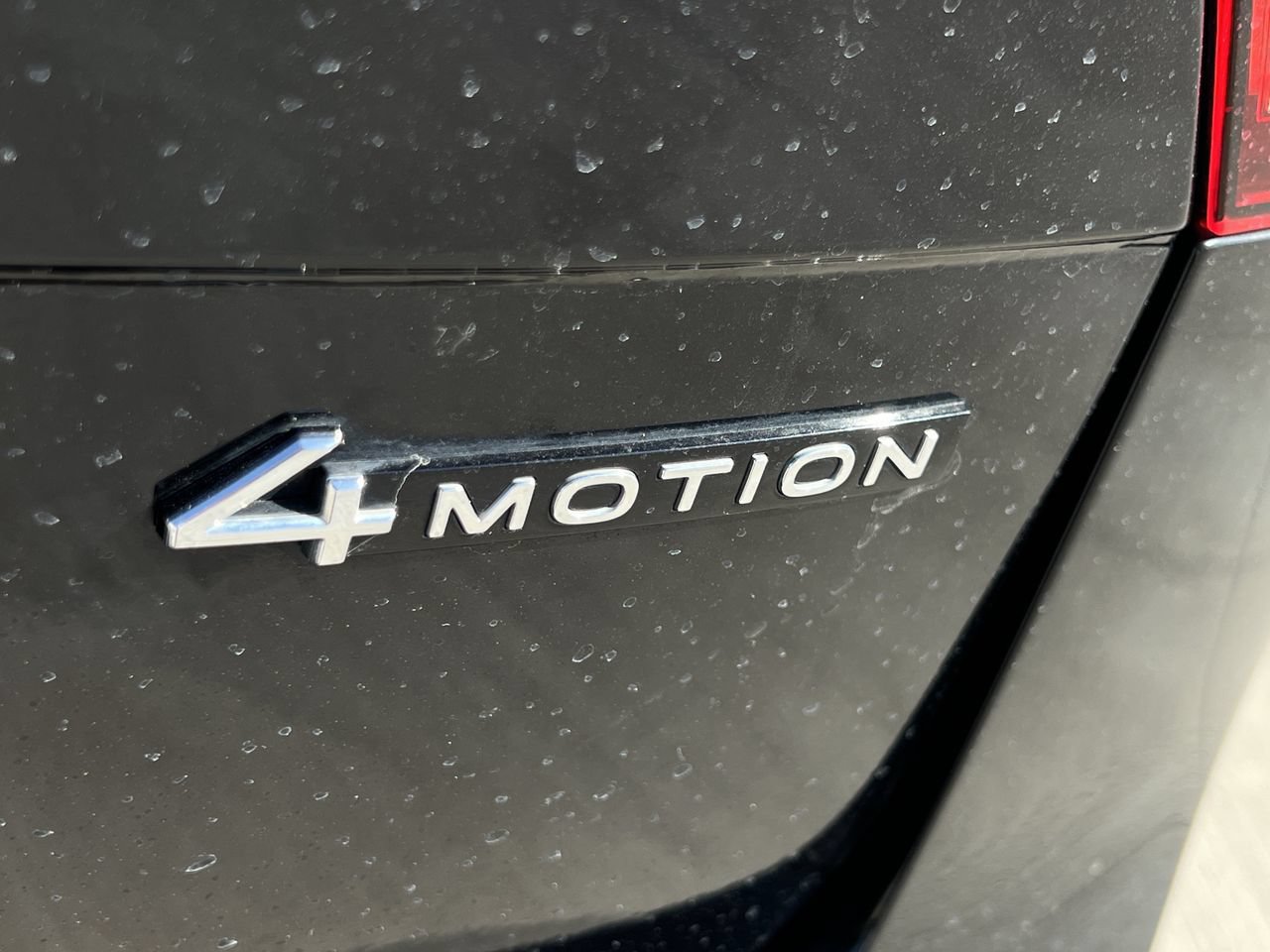 Used 2024 Volkswagen Tiguan SEL R-Line AWD/4WD image 7