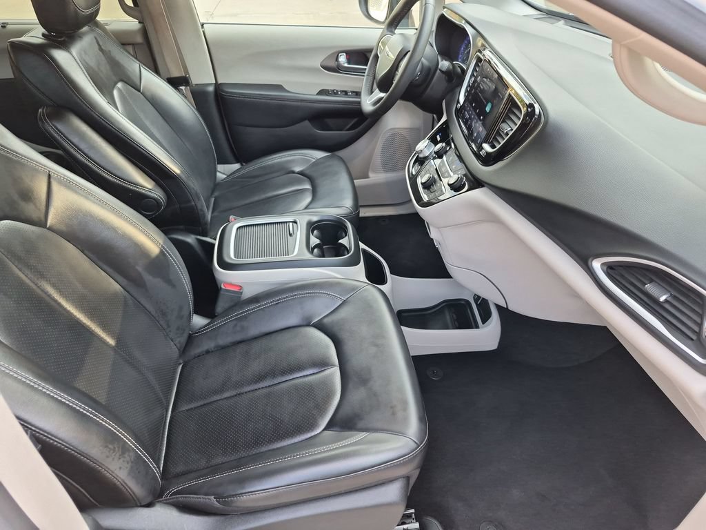 Used 2023 Chrysler Pacifica Touring-L FWD image 35