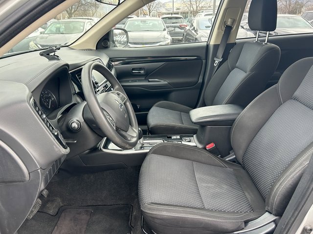Used 2019 Mitsubishi Outlander SE image 22